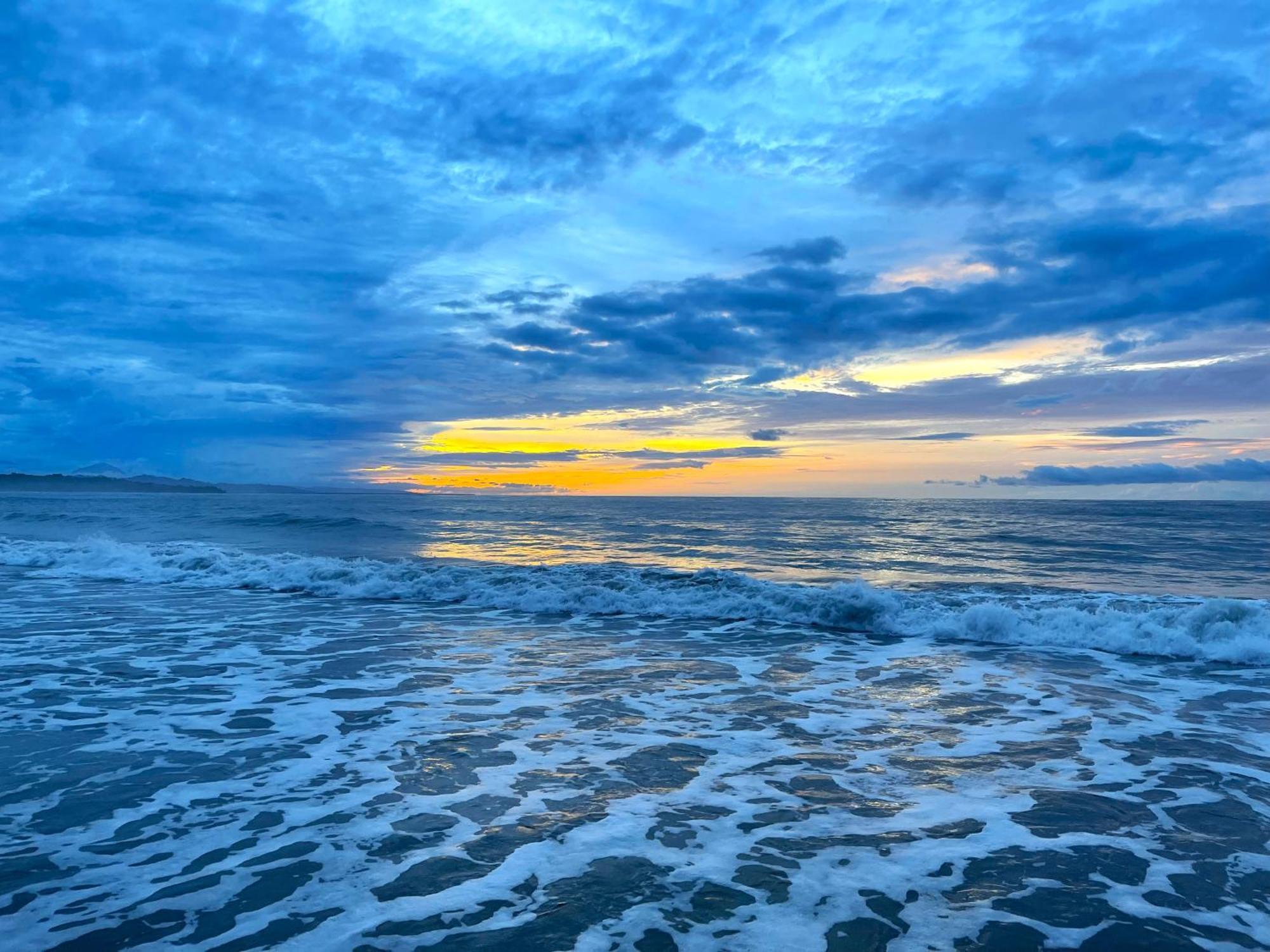 Casa Blanca Beachfront House With Shared Pool Access Pangea Lodge 만사니요 외부 사진