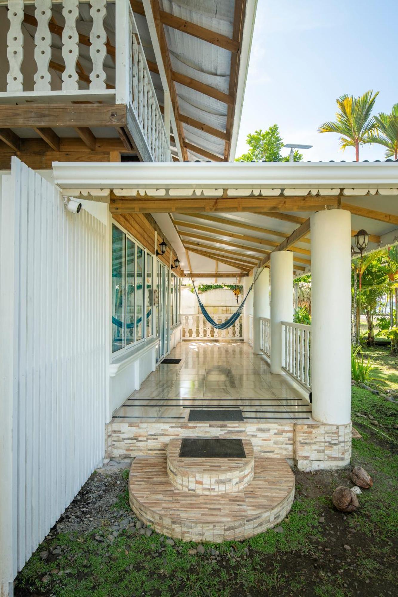 Casa Blanca Beachfront House With Shared Pool Access Pangea Lodge 만사니요 외부 사진