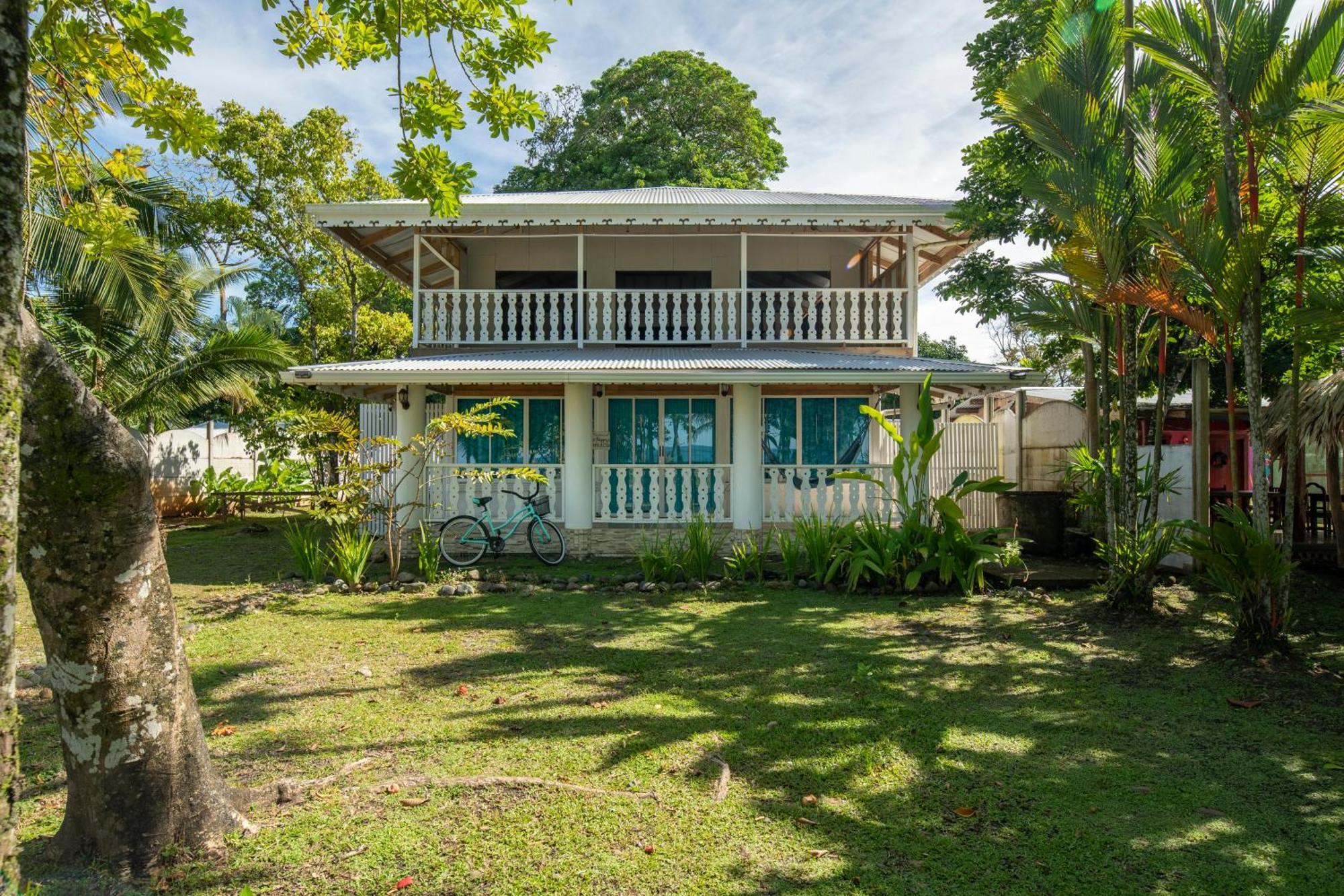 Casa Blanca Beachfront House With Shared Pool Access Pangea Lodge 만사니요 외부 사진